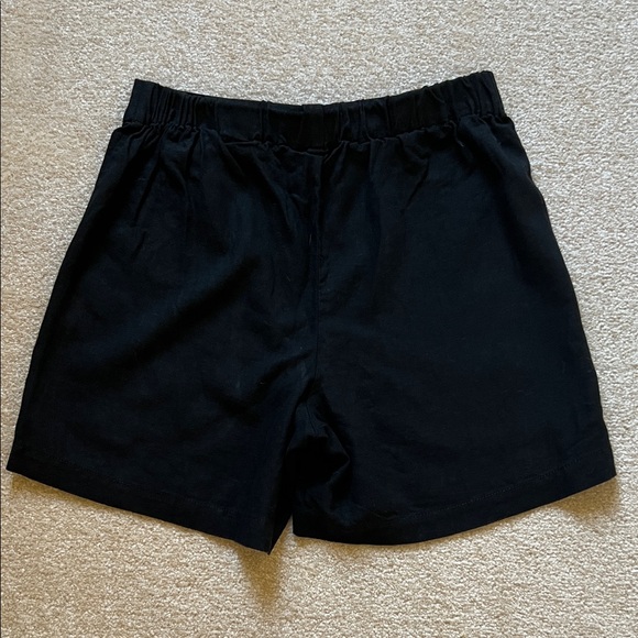 Banana Republic Factory Black and Tan Women's Linen Blend Shorts - Picture 6 of 10